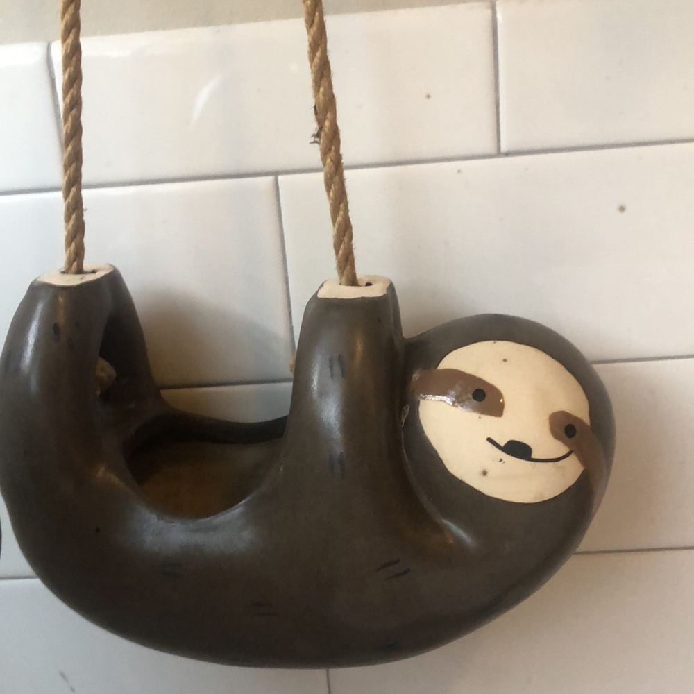 Sloth hanging planter - Picture 2 of 5